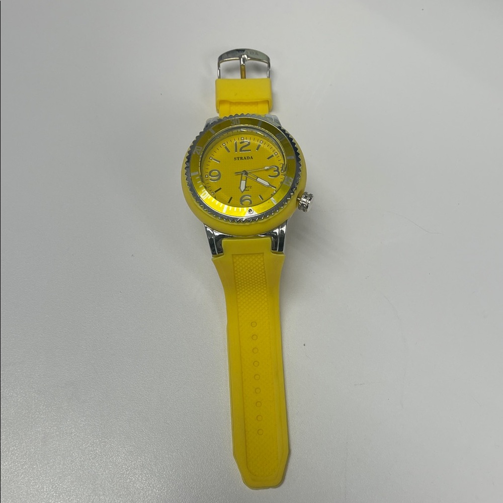 Strada Watch with Vibrant Yellow Silicone Strap